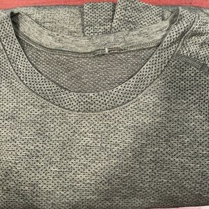 Lululemon metal vent long sleeve XS